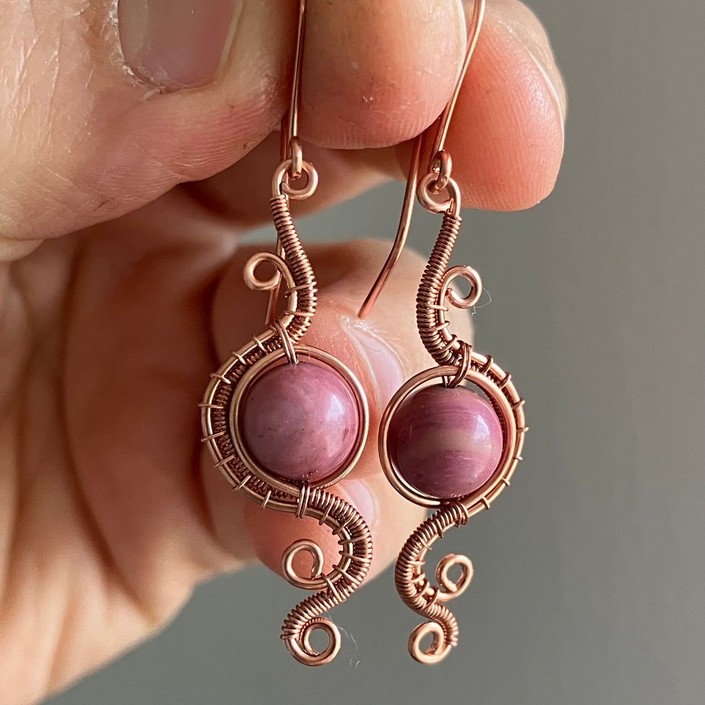 WILDFLOWER rodonit-tulit copper earring