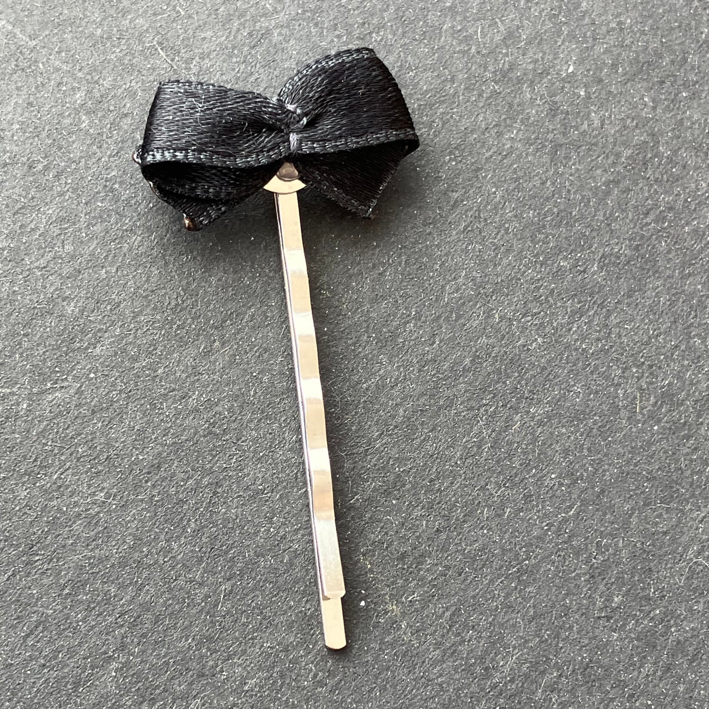 Bow hair pin