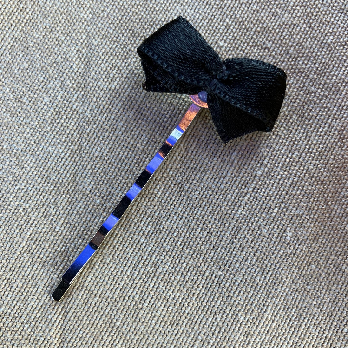 Bow hair pin