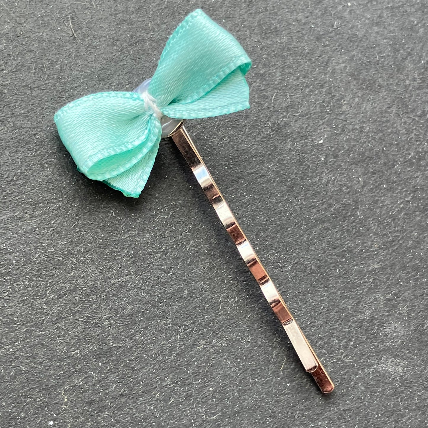 Bow hair pin
