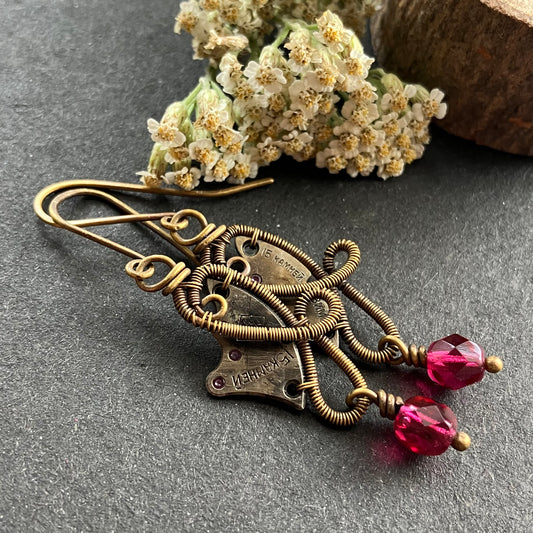 REINA brass clockwork earrings - dark pink