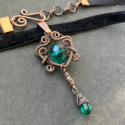 Necklace with green glass and copper wirework black velvet choker