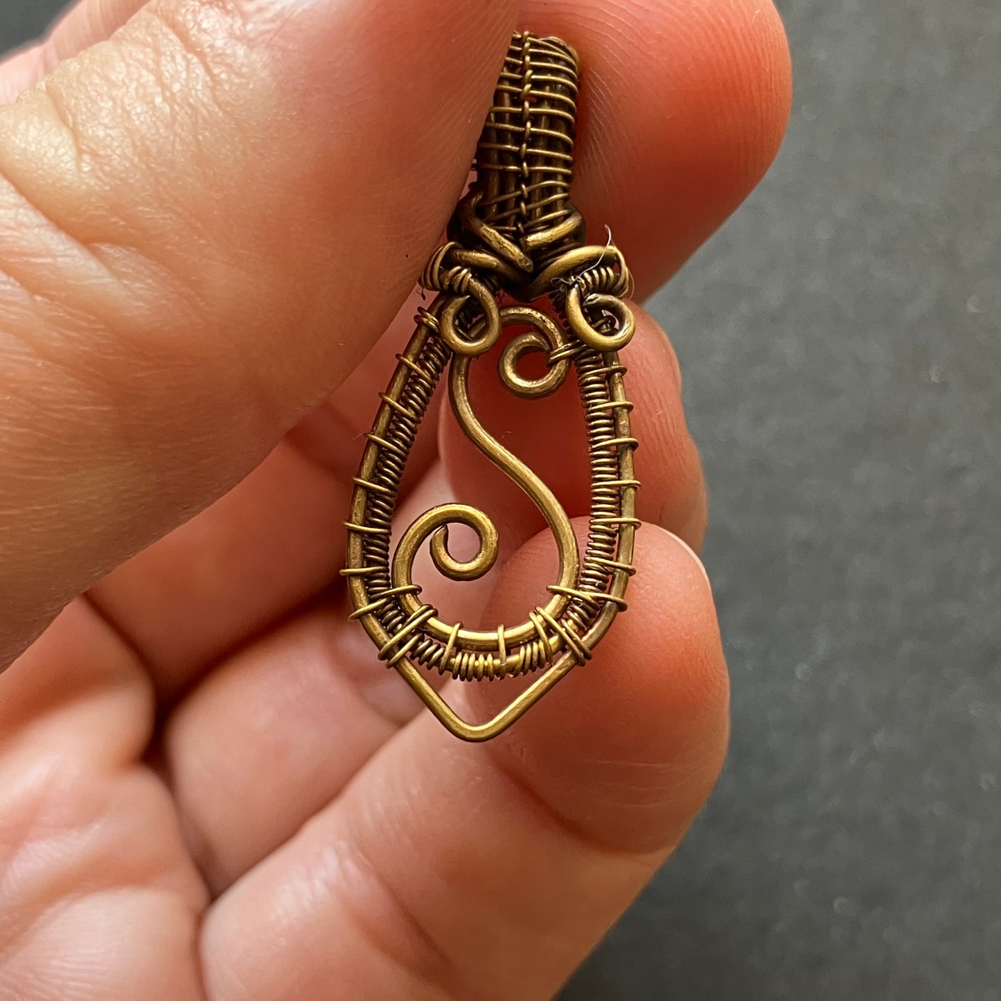 BASICS - brass spear necklace