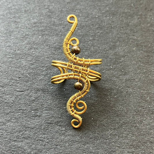 BASICS - short brass ear cuff