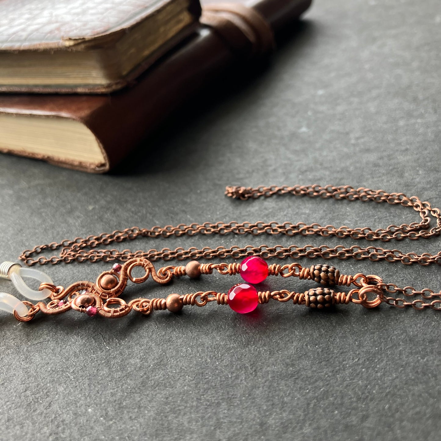 Garnet and jade copper glasses chain