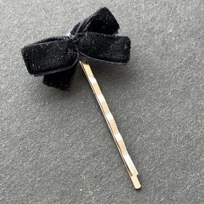 Bow hair pin