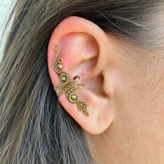 BASICS - long brass ear cuff