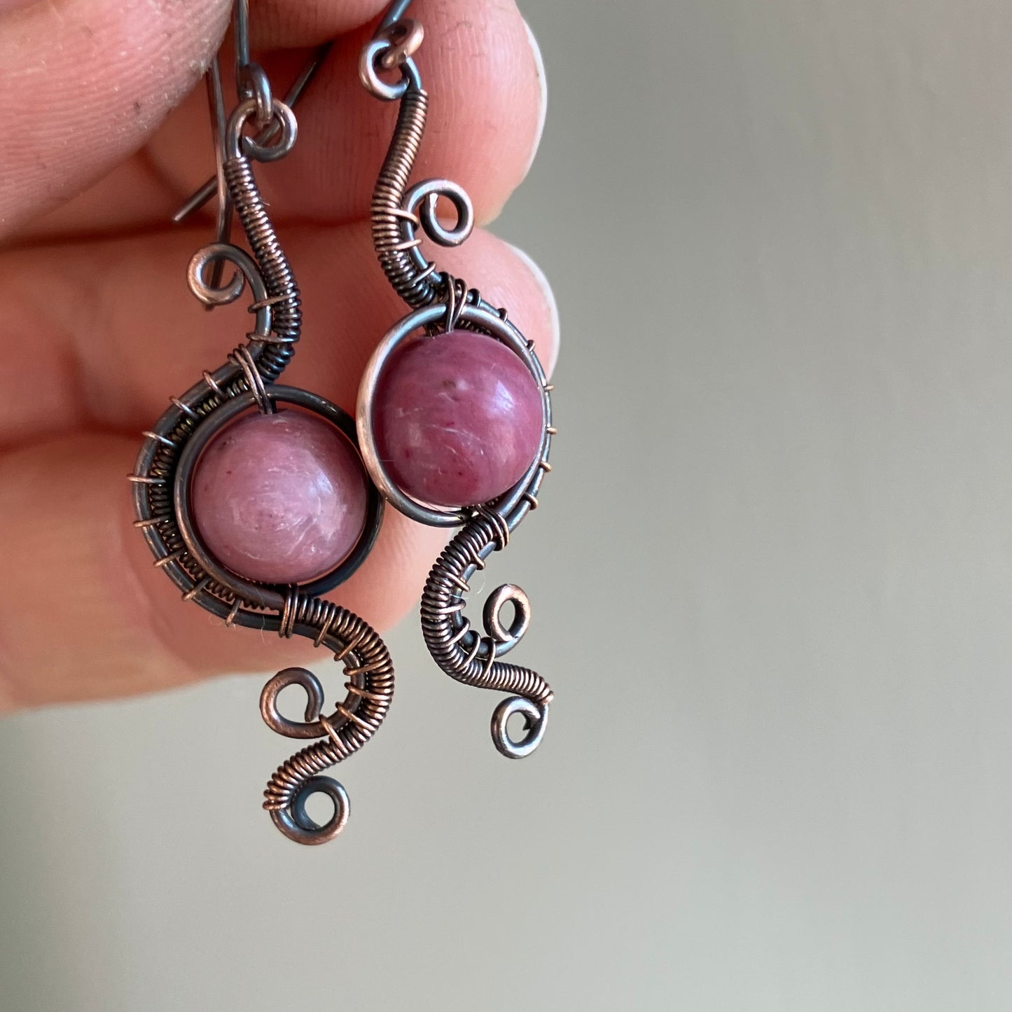 WILDFLOWER rodonit-tulit copper earring