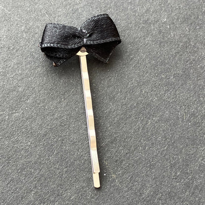 Bow hair pin