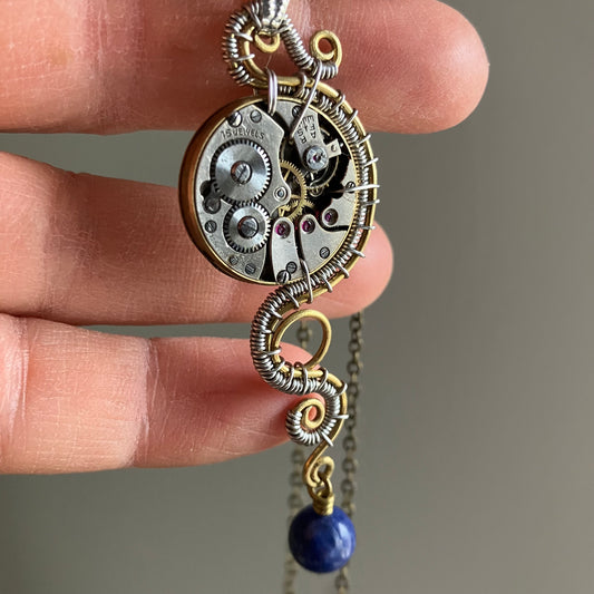 TIME FLIES - Sárgaréz és nemesacél nyaklánc szodalittal