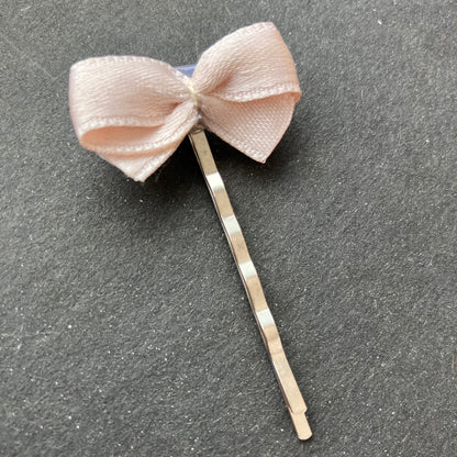 Bow hair pin