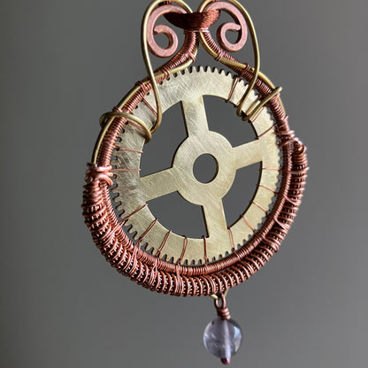 Steampunk-style necklace with gears and copper wire with amethyst