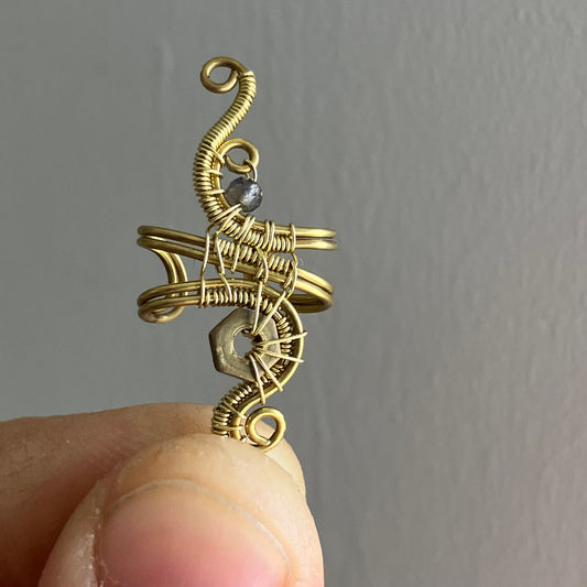 TIME FLIES - sárgaréz steampunk iolit fülgyűrű