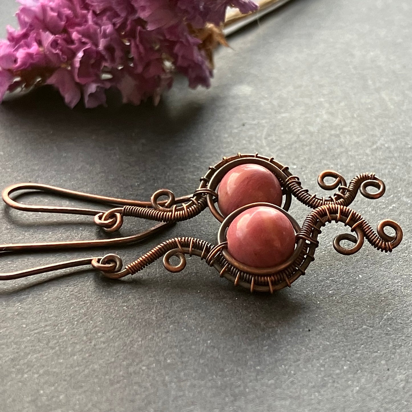 WILDFLOWER rodonit-tulit copper earring