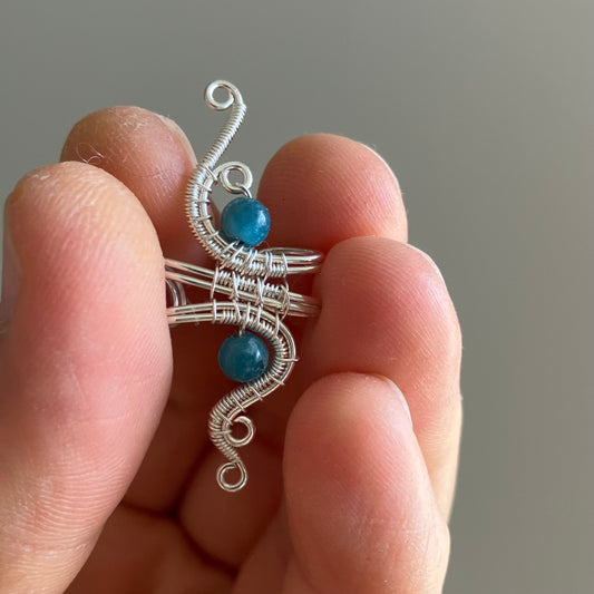 Silverplated copper no piercing ear cuff with apatit gemstone
