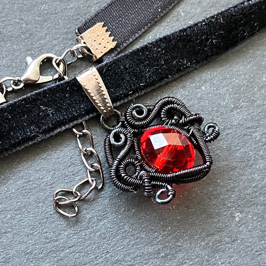 PHOENIX red choker
