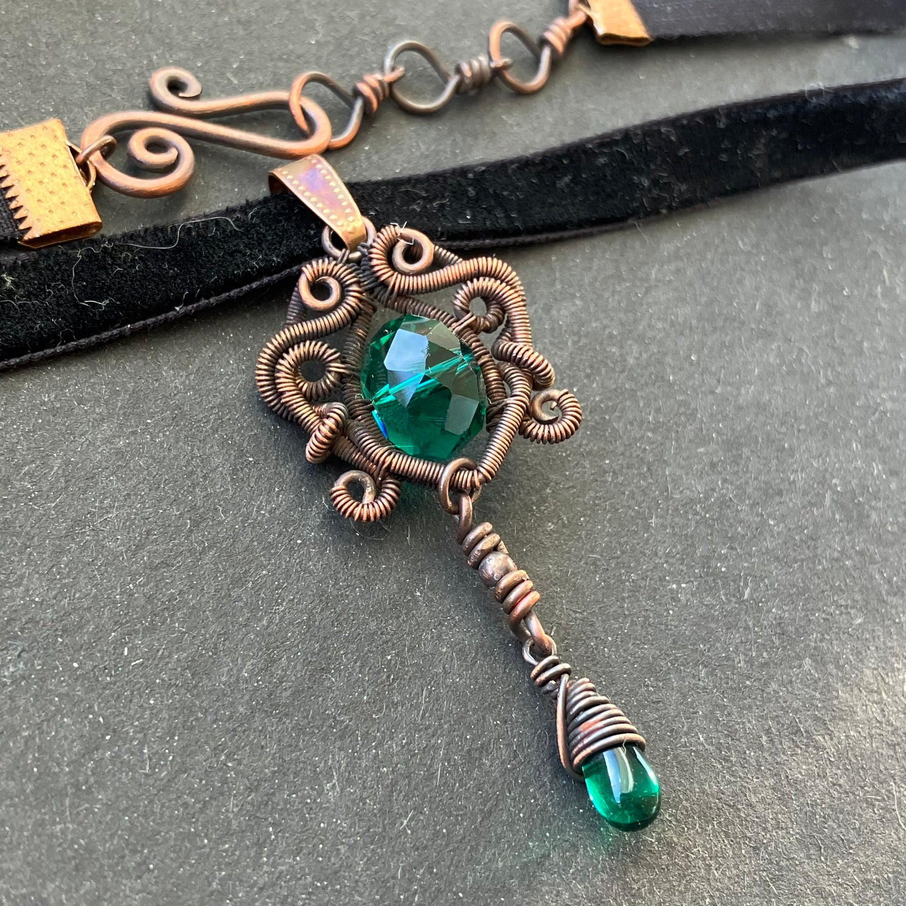 Necklace with green glass and copper wirework black velvet choker