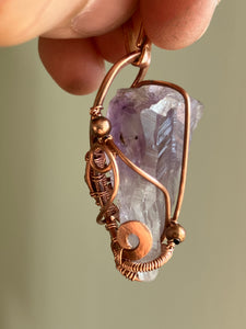 Copper pendant with rough amethyst