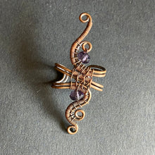 Kép betöltése a galériamegjelenítőbe: VADVIRÁG réz lila fülgyűrű
