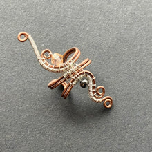 Kép betöltése a galériamegjelenítőbe: VADVIRÁG réz és ezüstözött fülgyűrű
