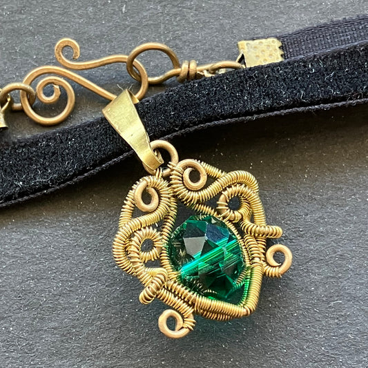 Last of Glass - black and green brass choker