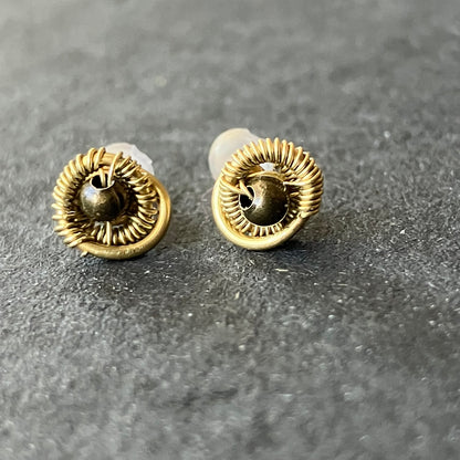 BASICS - brass stud earrings