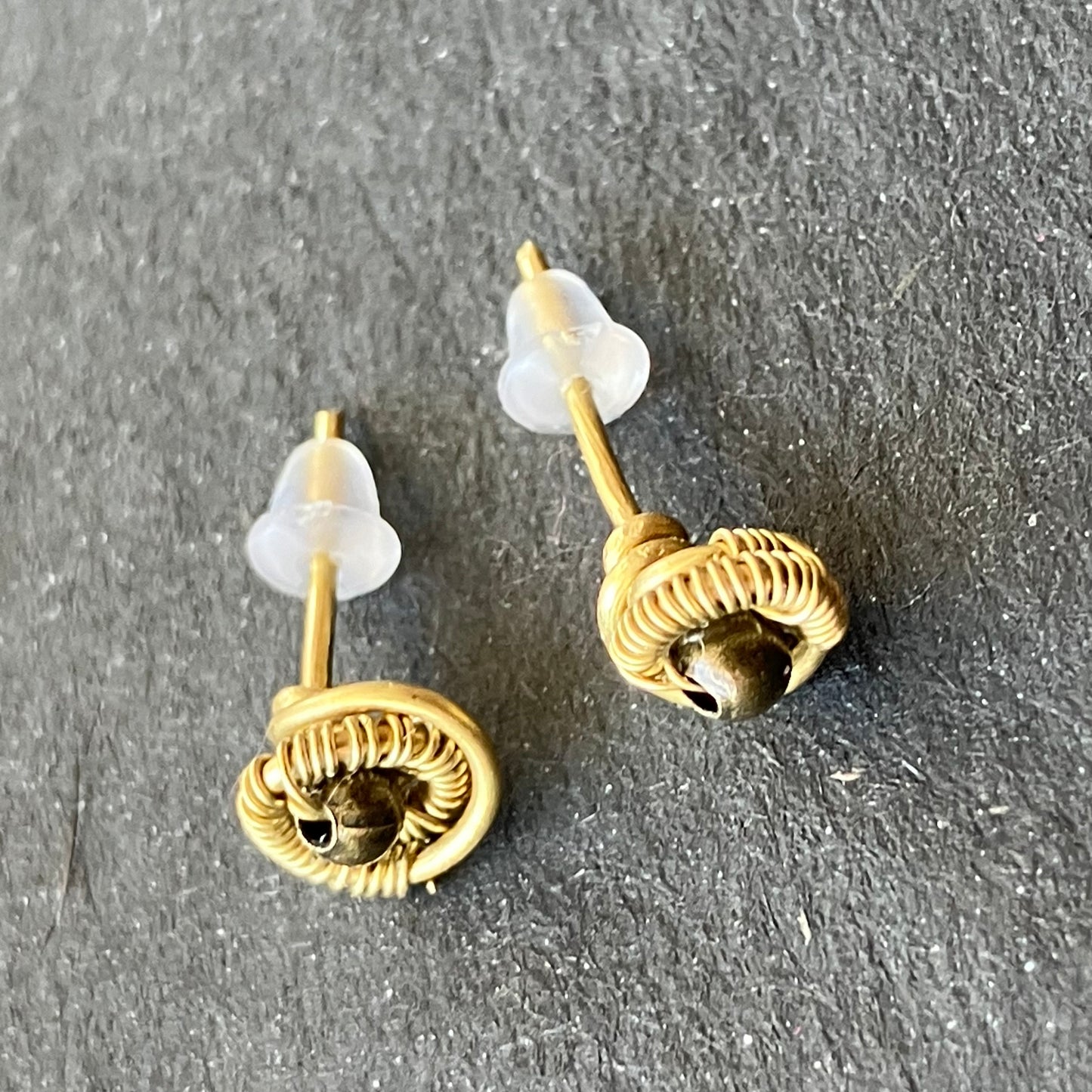 BASICS - brass stud earrings