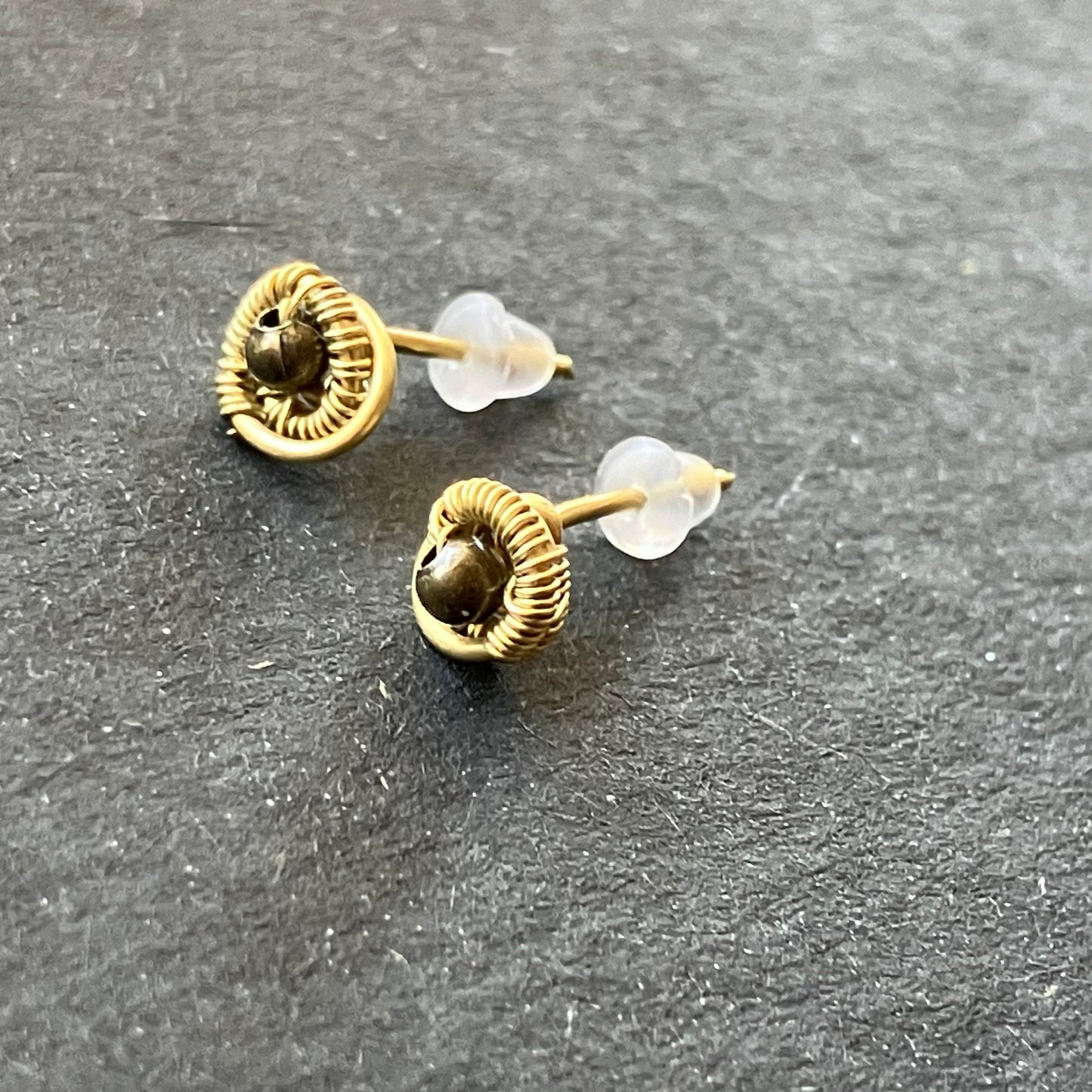 BASICS - brass stud earrings