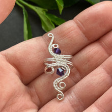 Kép betöltése a galériamegjelenítőbe: VADVIRÁG ezüstözött lila fülgyűrű
