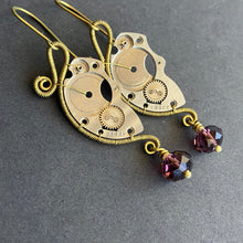 Kép betöltése a galériamegjelenítőbe:  steampunk brass clockwork and purple earrings
