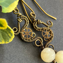 Kép betöltése a galériamegjelenítőbe: wire wrapped brass steampunk earrings with yellow jade beads
