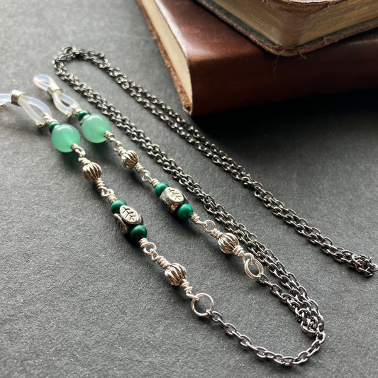 Malachite and aventurine glasses chain