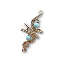 Kép betöltése a galériamegjelenítőbe: wire wrapped silver ear cuff with light blue beads 
